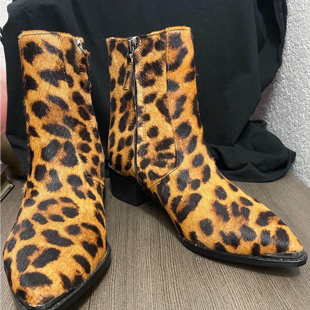 NEW Botkier size 6 Ankle boots cognac & leopard color.